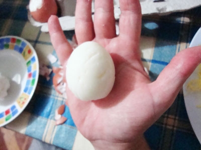 яйце в руці