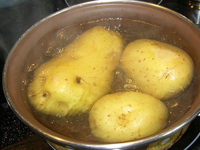 картопля вкастрюле