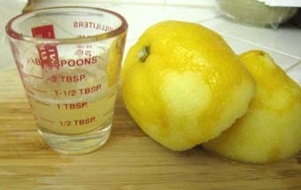 свіжовичавлений сік лимона