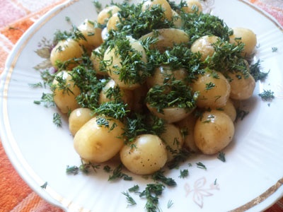 картопля з зеленню та маслом