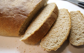 скибочки хліба з борошна грубого помелу