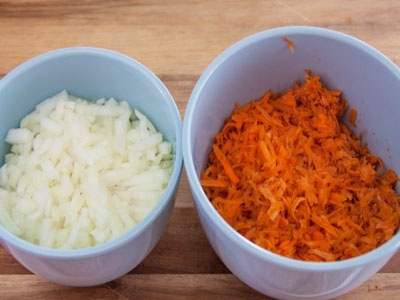 цибулю і моркву