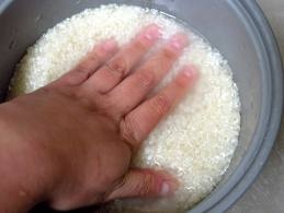 промиваємо рис
