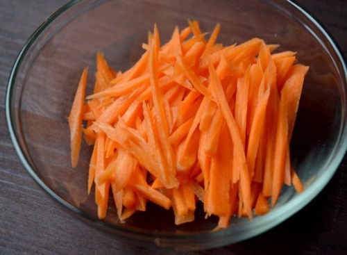 нарізана морква