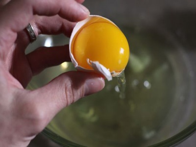 яйце в руці