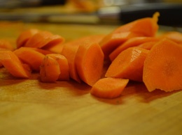 подрібнюємо морквину