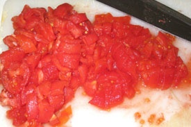 подрібнюємо помідори