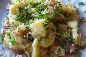 білоруський салат з квашеної капусти