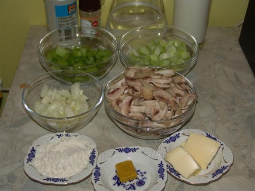 інгредієнти для грибного супу-пюре