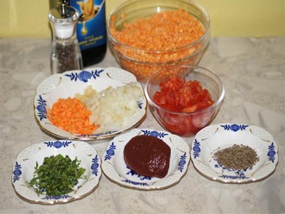 підготовка продуктів для супу з сочевиці