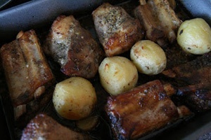 ребра і картоплю в духовці