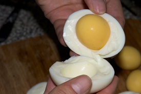 яєчні білки відділяємо від жовтків
